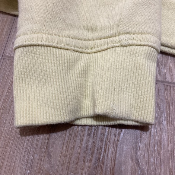 yellow universal threads crewneck - Picture 5 of 7